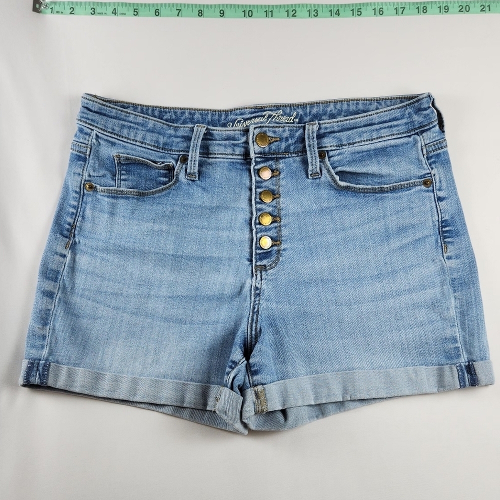 Universal Thread Women's Size 12 High Rise Button Fly Denim Shorts.
